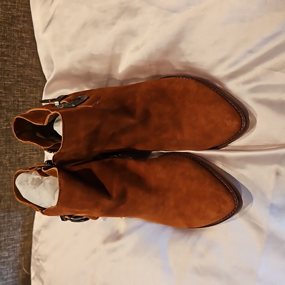 Steve Madden  Cassie cognac suede like material